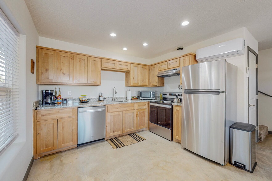 More Photos Of 615 Iron Ave SW, Albuquerque Apartments For Sale