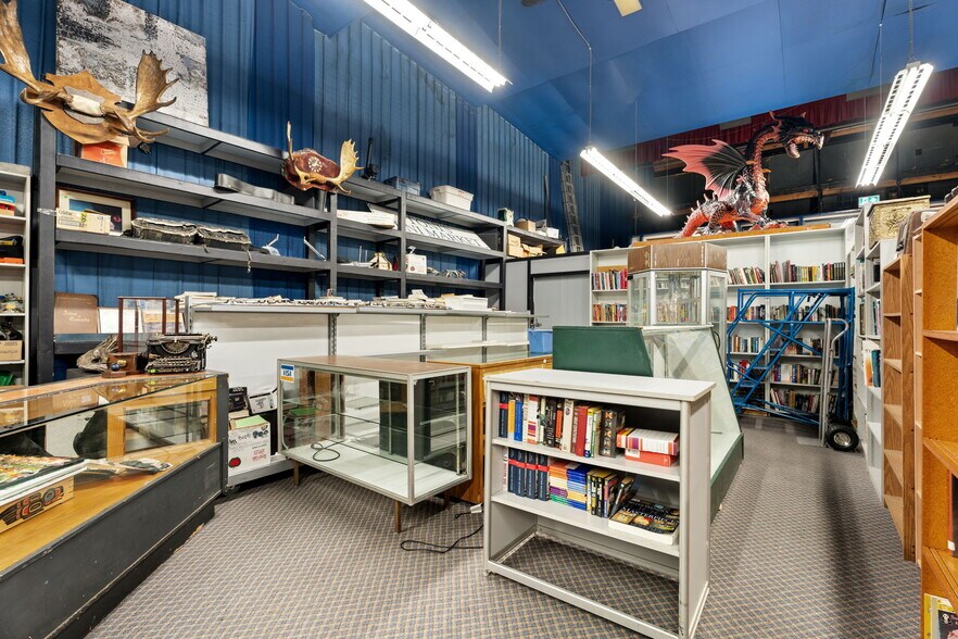 More Photos Of 33017 1st Av, Mission Flex For Sale