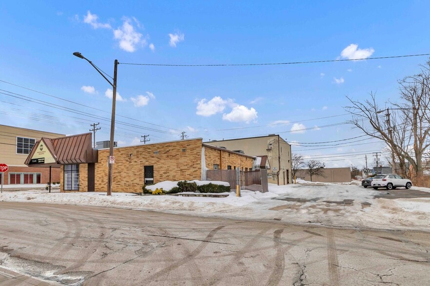 More Photos Of 4127-4141 Mayfield Rd, South Euclid Office For Lease