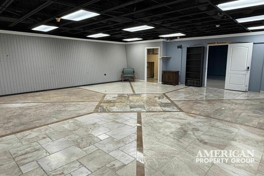 More Photos Of 4050 Middle Ave, Sarasota Warehouse For Lease