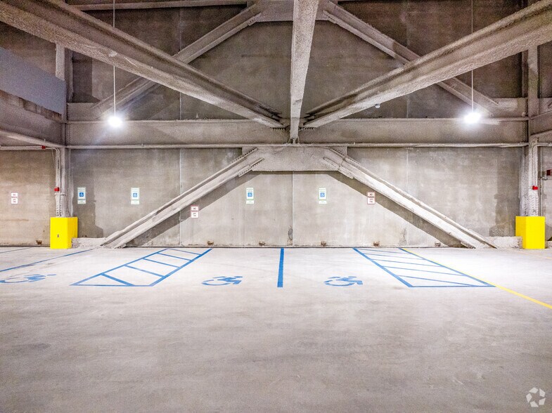 More Photos Of 28-10 Whitestone Expy, Flushing Warehouse For Sale