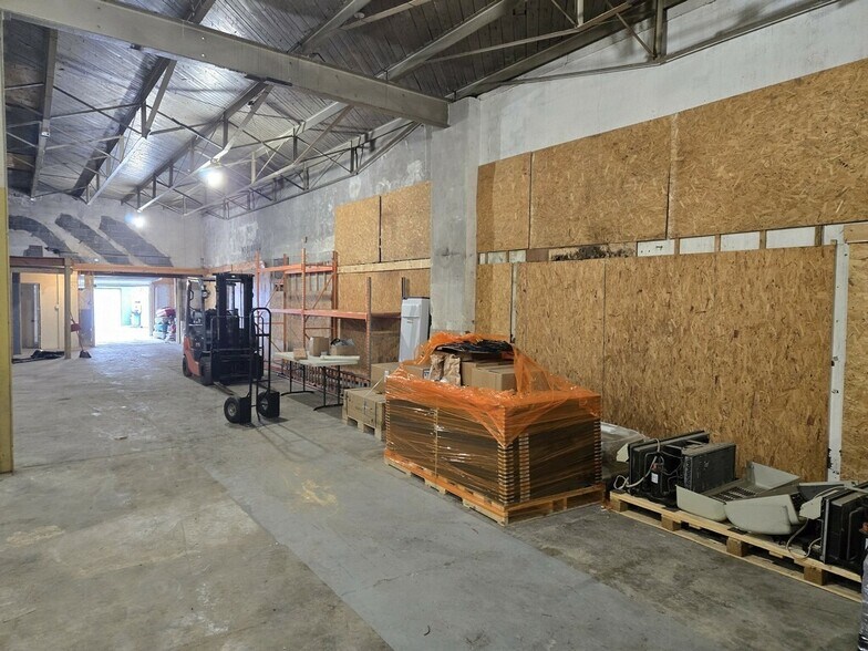 More Photos Of 20-40 E 8th St, Front Royal Flex For Sale