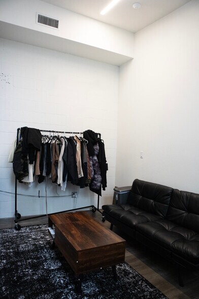 More Photos Of 1633-1639 Electric Ave, Venice Light Manufacturing For Lease