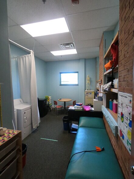 More Photos Of 260 Edmund Ave, Saint Paul Schools For Lease