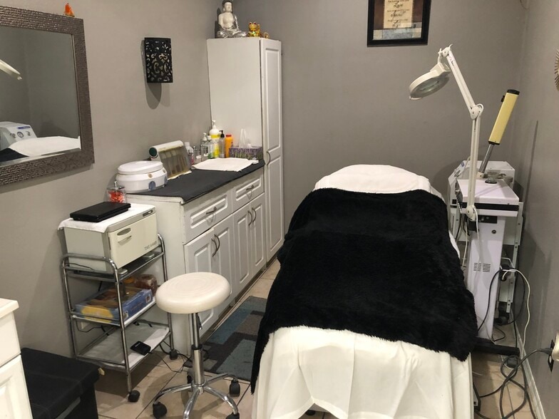 More Photos Of 2513 Tapo St, Simi Valley Unknown For Lease