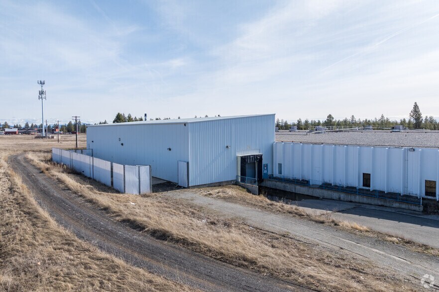 More Photos Of 1500 W 1st St, Cheney Light Manufacturing For Lease