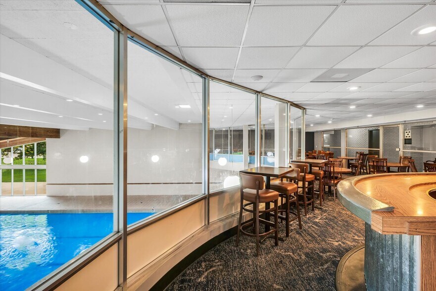 More Photos Of 1907 N Cunningham Ave, Urbana Hotel For Sale