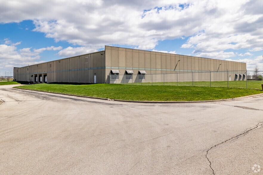 More Photos Of 7910 Hedge Lane Ter, Lenexa Manufacturing For Sale