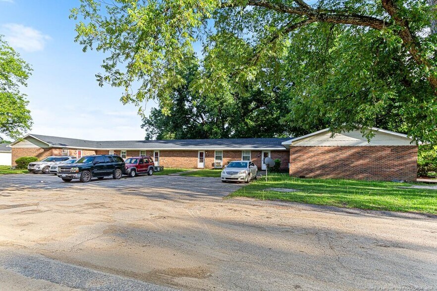 Primary Photo Of 6429 Starbrook Dr, Fayetteville Apartments For Sale