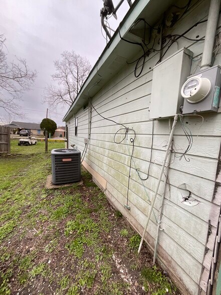 More Photos Of 609 Oak St, La Marque Warehouse For Sale