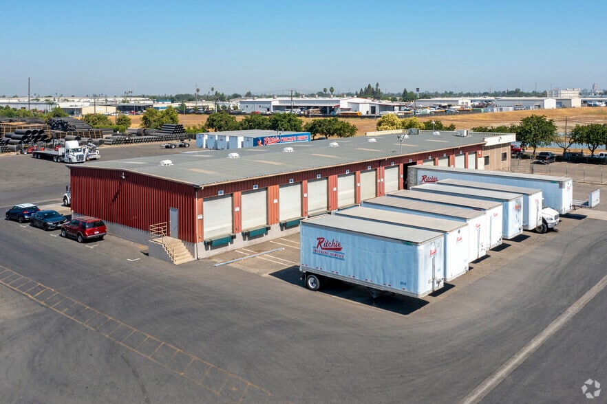 More Photos Of 2724-2750 E Annadale Ave, Fresno Service For Lease