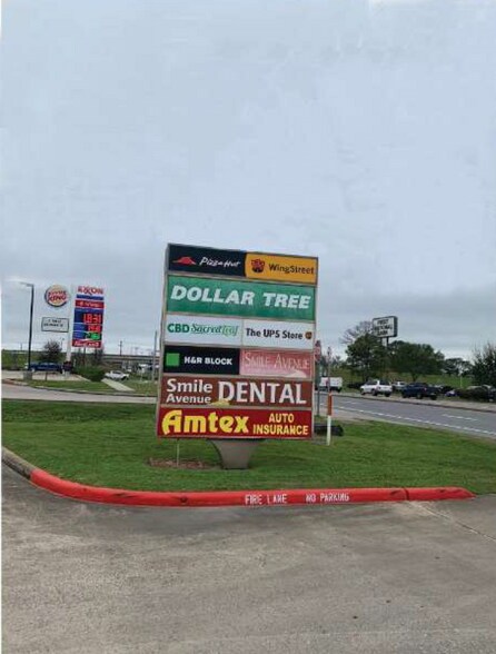 More Photos Of 1591 E Hwy 6, Alvin Storefront For Lease