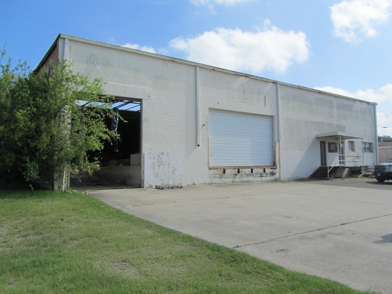 Primary Photo Of 2621 Lipan St, Corpus Christi Warehouse For Sale