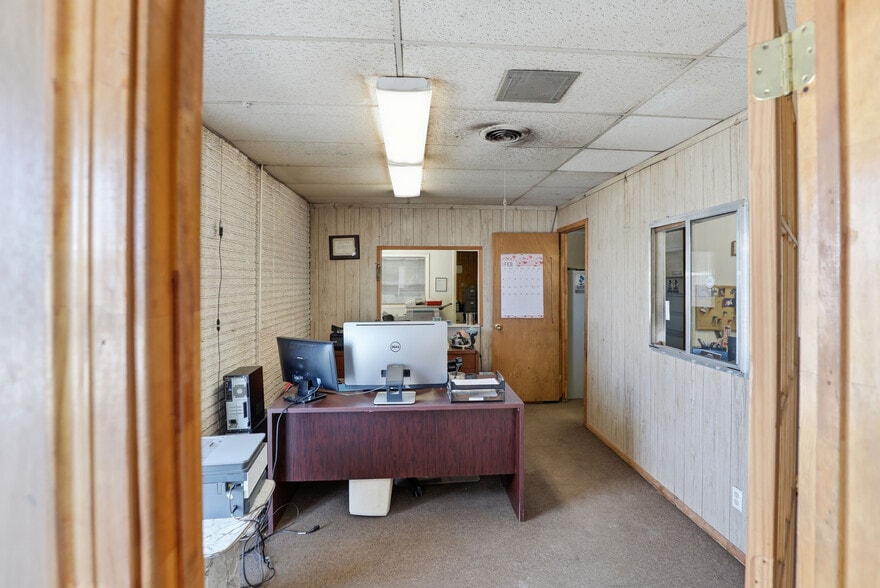 More Photos Of 3616-3618 Dividend Dr, Garland Manufacturing For Sale