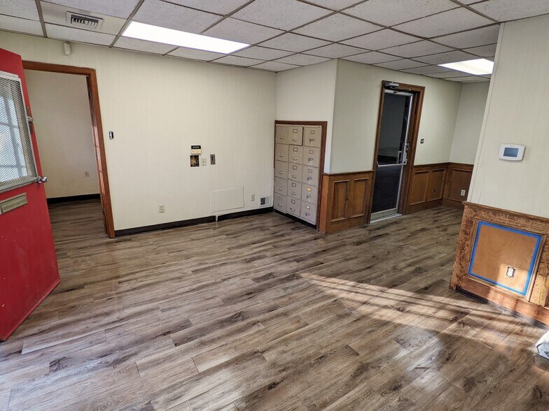 More Photos Of 2706 W 11th St, Little Rock Light Manufacturing For Sale