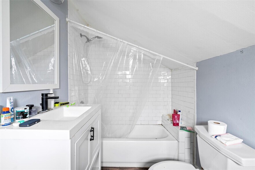 More Photos Of 4630 Woodside St, Houston Apartments For Sale