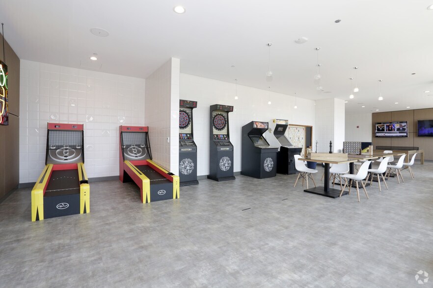 More Photos Of 1140 N Wells St, Chicago Apartments For Lease