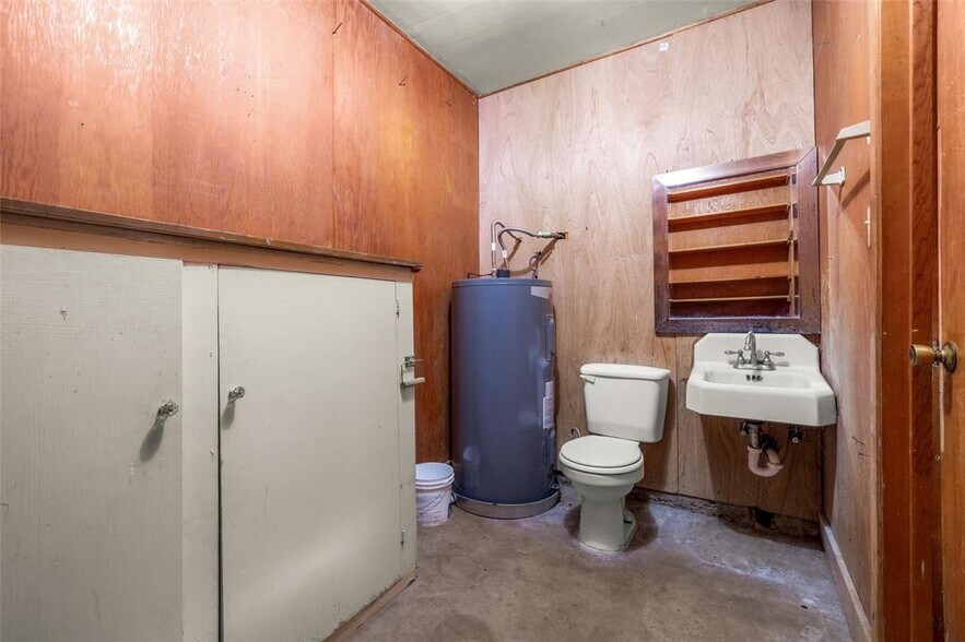 More Photos Of 24503 Ranch Road 12, Dripping Springs Office For Sale