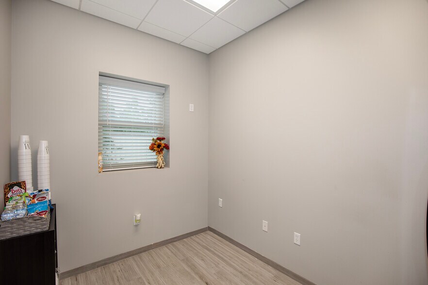 More Photos Of 2605 Columbia Memorial Pky, Kemah Office For Lease