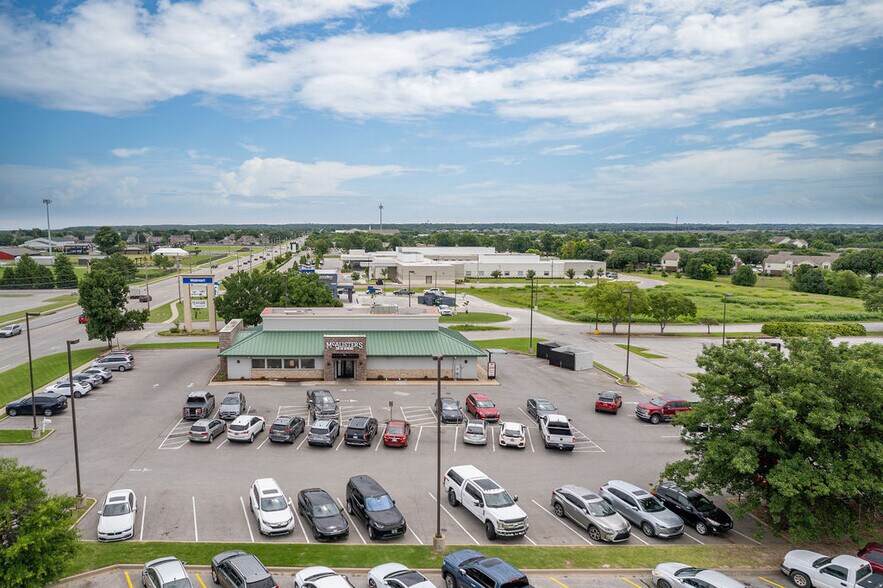 More Photos Of 12707 E 86th Pl N, Owasso General Retail For Sale
