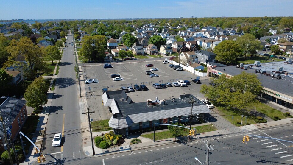 Primary Photo Of 115 Main St, East Rockaway Bank For Lease