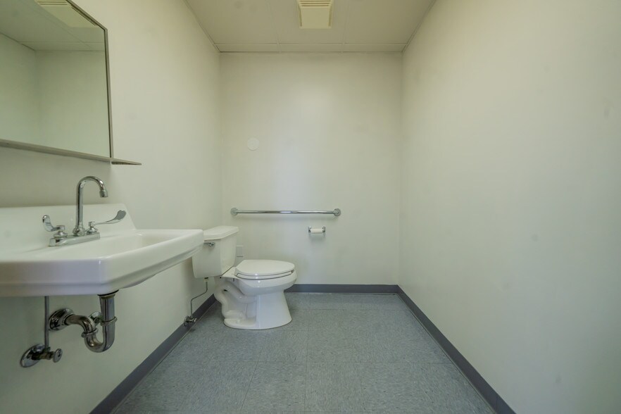 More Photos Of 12575 Rockside Rd, Garfield Heights Medical For Sale