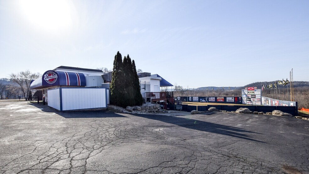 More Photos Of 10267 US Highway 14, Mazomanie Sports And Entertainment For Sale