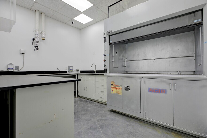 More Photos Of 18417 Bryant St, Northridge Service For Sale