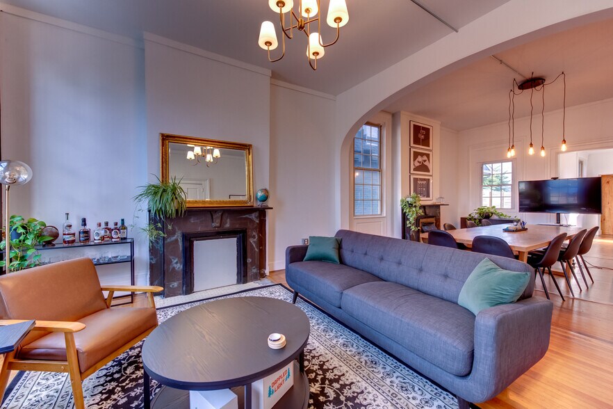 More Photos Of 209 E 4th St, Covington Office For Lease