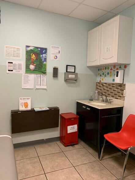 More Photos Of 5797 Washington Blvd, Culver City Showroom For Lease