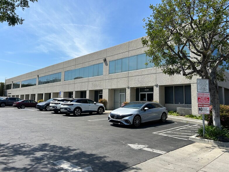 More Photos Of 16126-16136 Sherman Way, Van Nuys Unknown For Lease