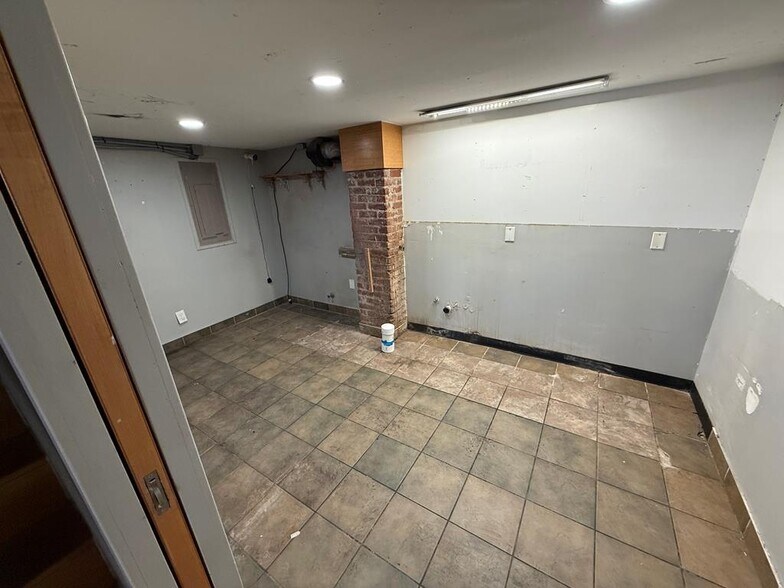 More Photos Of 108 E Jackson St, Thomasville Loft Creative Space For Sale