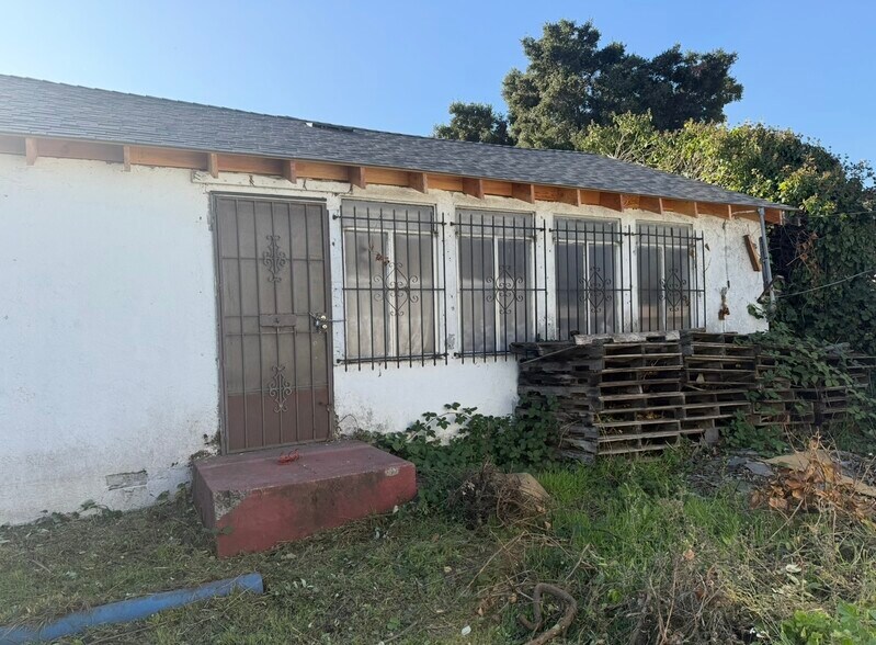 More Photos Of 9941 D St, Oakland Specialty For Sale