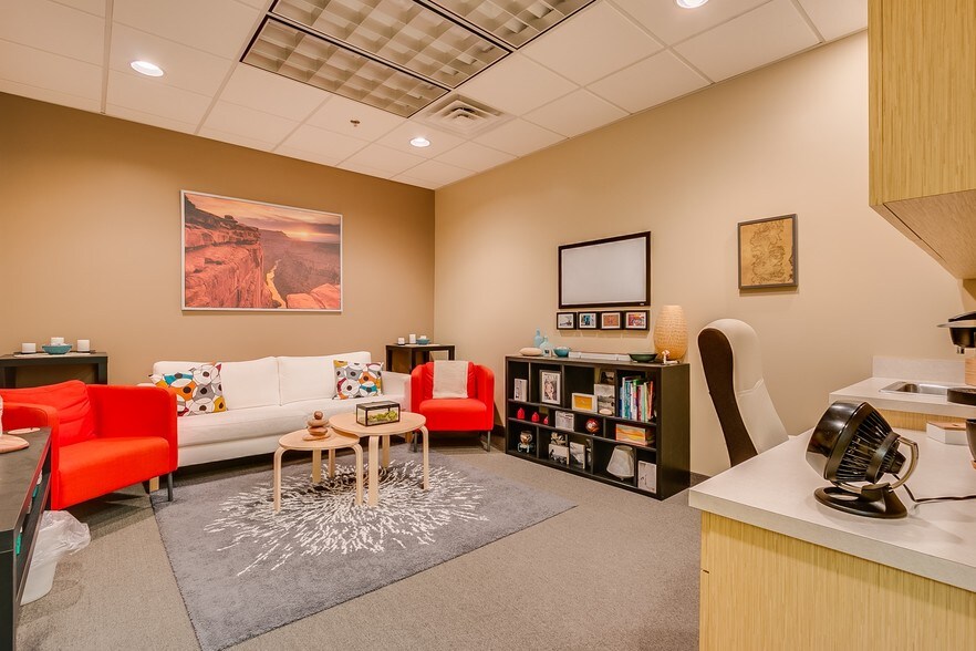 More Photos Of 9865 S Priest Dr, Tempe Unknown For Lease