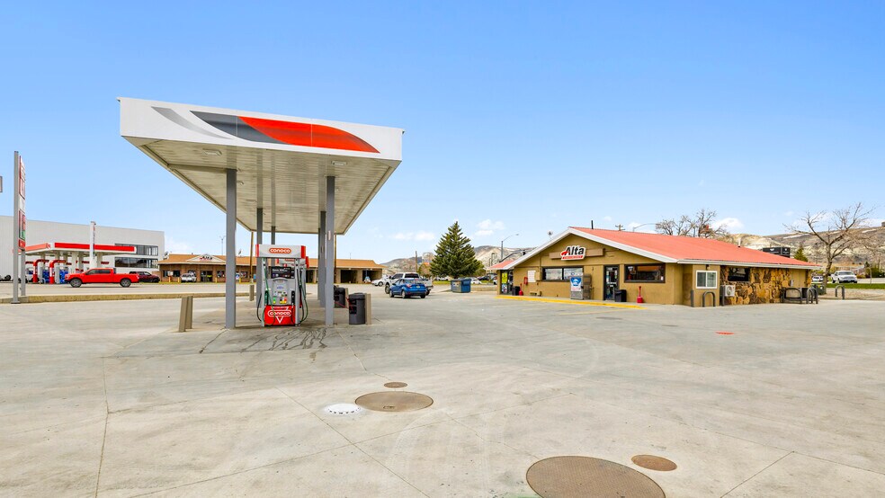 More Photos Of 2506 Dewar Dr, Rock Springs Service Station For Sale