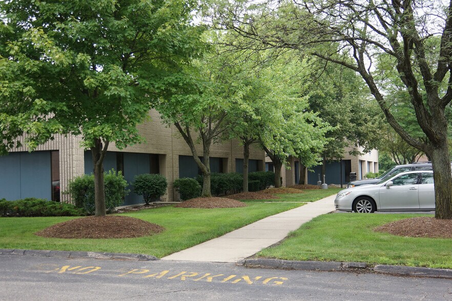 More Photos Of 14115 Farmington Rd, Livonia Unknown For Lease