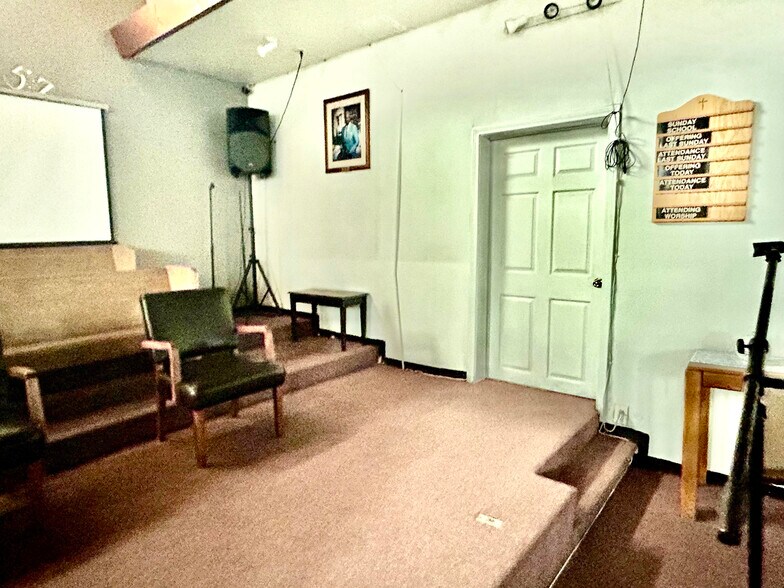 More Photos Of 10616 Avalon Blvd, Los Angeles Loft Creative Space For Sale