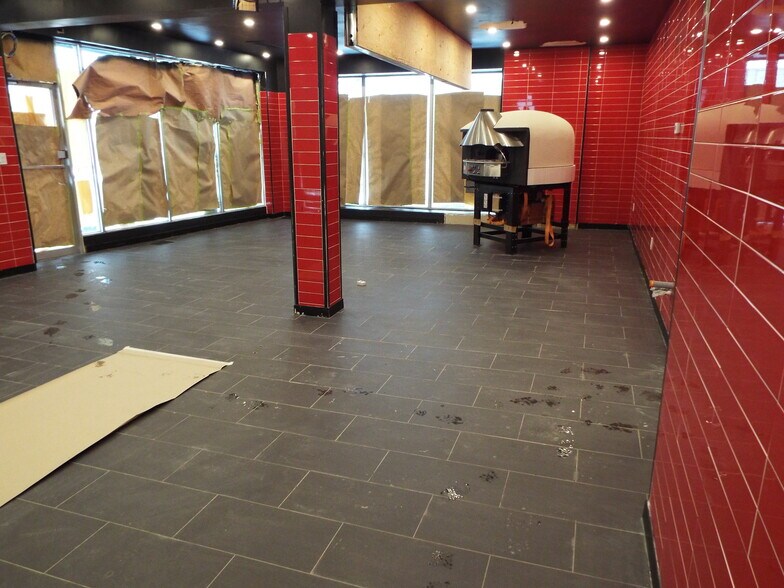 More Photos Of 944A Simcoe St N, Oshawa Freestanding For Lease