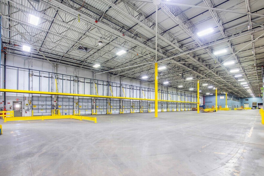 More Photos Of 6100-6284 McIntosh Rd, Sarasota Refrigeration Cold Storage For Lease