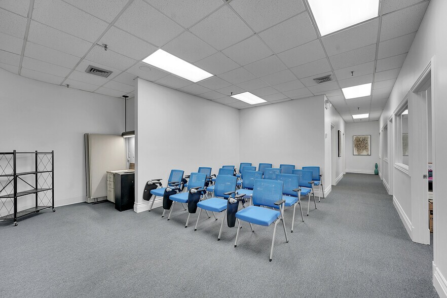 More Photos Of 2328 10th Ave N, Lake Worth Office For Lease