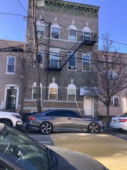Primary Photo Of 2513 West St, Union City Apartments For Sale