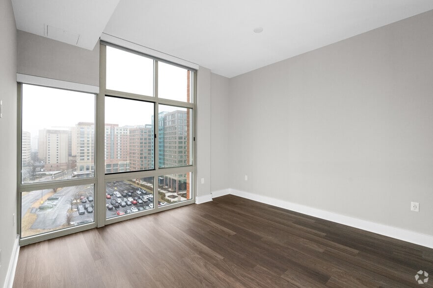 More Photos Of 3400 S Clark St, Arlington Apartments For Lease