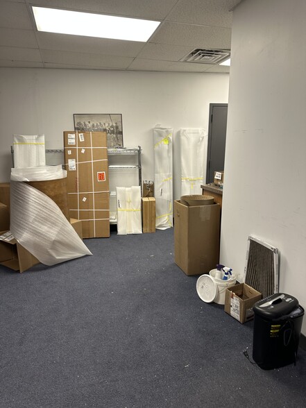 More Photos Of 107 Norris Dr, Rochester Warehouse For Lease