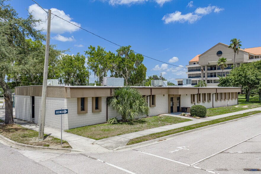 More Photos Of 215 Mary Reckeweg Way, Bartow Office For Sale