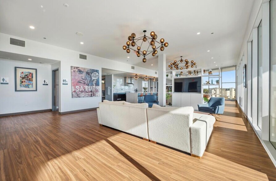 More Photos Of 4229 FM 620, Austin Showroom For Sale