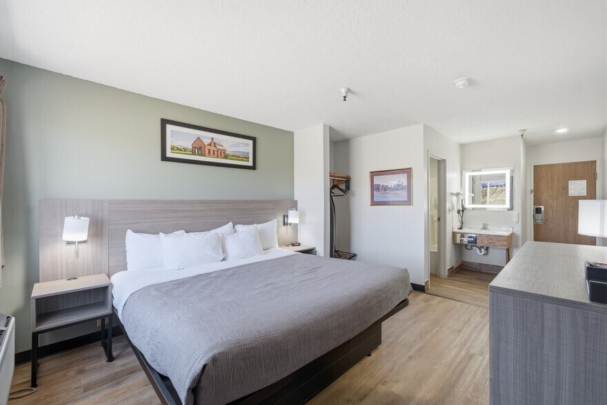 More Photos Of 626 W 1400 N, Beaver Hotel For Sale