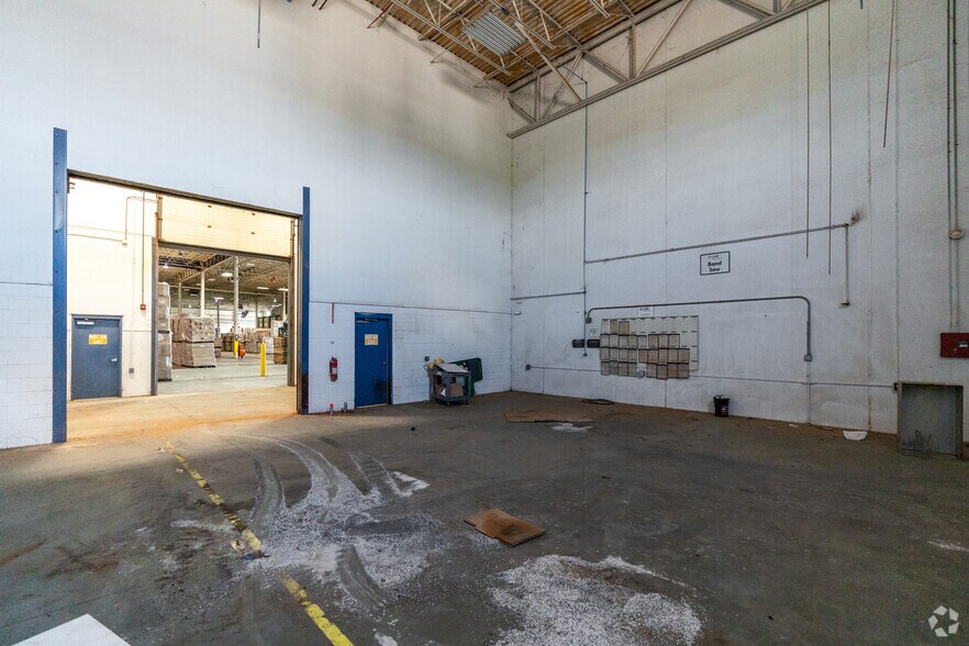 More Photos Of 500 Gateway Dr, Goldsboro Warehouse For Sale