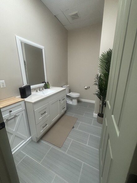 More Photos Of 24001 Orchard Lake Rd, Farmington Hills Medical For Sale
