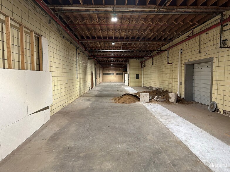 More Photos Of 2626 8th Ave, Garden City Showroom For Lease