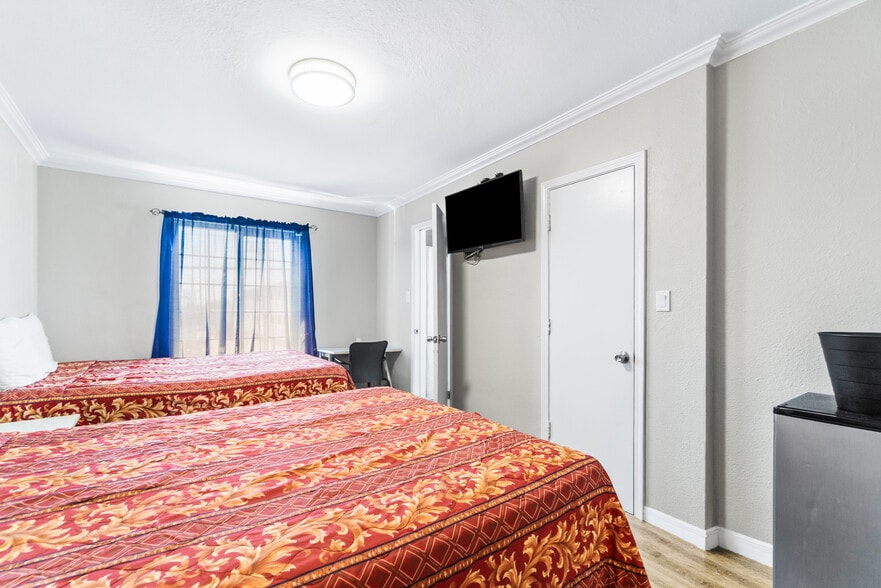 More Photos Of 825 W Gardena Blvd, Gardena Hotel For Sale